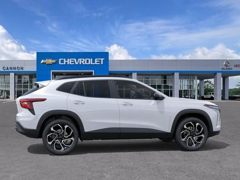 New 2026 Chevrolet Trax RS w/ Sunroof Package FWD image 5