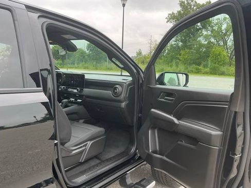 Used 2023 Chevrolet Colorado Trail Boss w/ Technology Package AWD/4WD image 18
