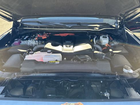 Used 2024 Toyota Tundra Platinum image 9