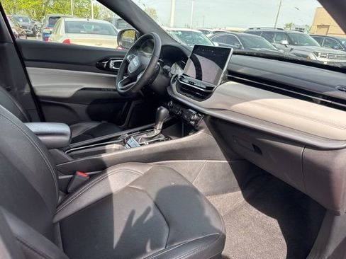 Used 2025 Jeep Compass Limited image 9