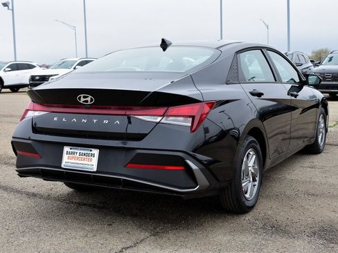 New 2026 Hyundai Elantra SE image 3