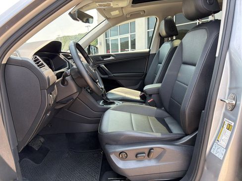Used 2020 Volkswagen Tiguan SEL AWD/4WD image 17