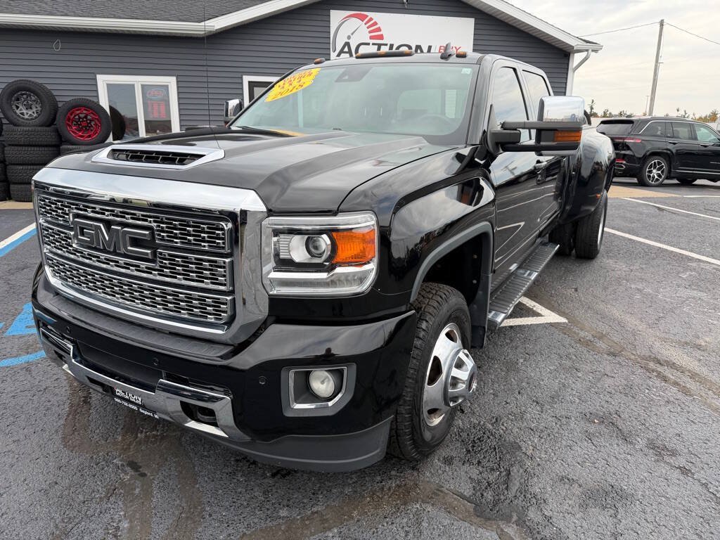 Used 2018 GMC Sierra 3500 Denali AWD/4WD image 9