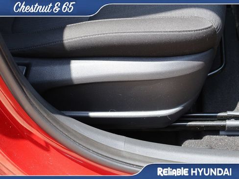 Used 2022 Hyundai Kona SEL w/ Convenience Package FWD image 11