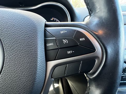 Used 2019 Jeep Grand Cherokee Laredo image 20