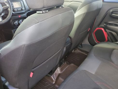 Used 2017 Jeep Renegade Trailhawk image 18