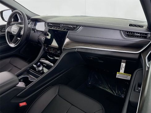 New 2025 Jeep Grand Cherokee L Limited w/ Trailer Tow Package image 25