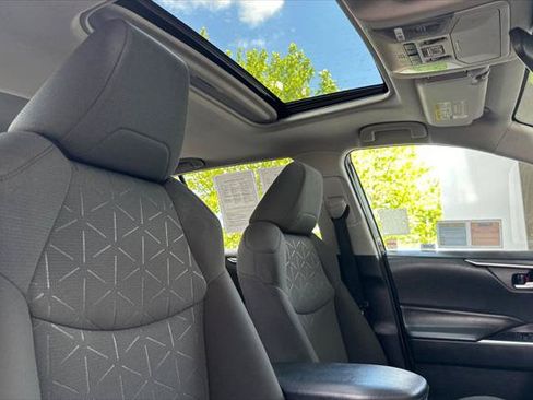 Certified 2022 Toyota RAV4 XLE w/ Convenience Package FWD image 18