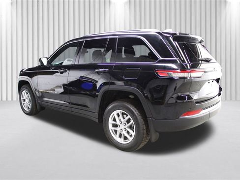 New 2025 Jeep Grand Cherokee Laredo X w/ Luxury Tech Group I image 5