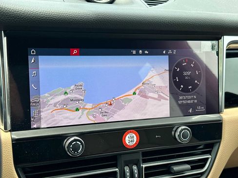 Used 2025 Porsche Macan image 19