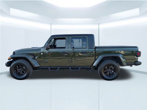 Used 2021 Jeep Gladiator Sport image 2