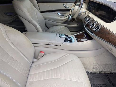 Used 2018 Mercedes-Benz S 560 Sedan image 19
