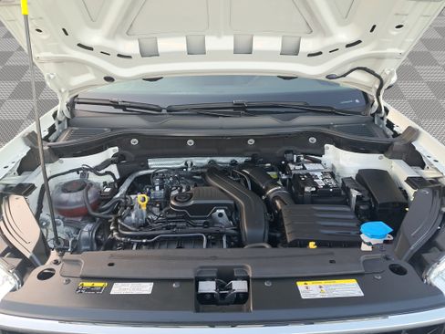 Used 2024 Volkswagen Taos SE image 28