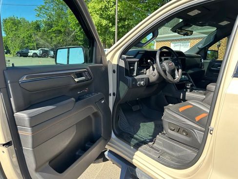 Used 2023 GMC Sierra 1500 AT4 w/ AT4 Premium Package AWD/4WD image 18