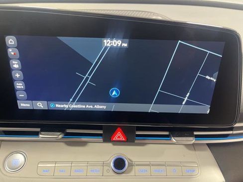 New 2025 Hyundai Elantra Limited image 16