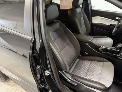 Certified 2025 Chevrolet Trax LT w/ LT Convenience Package image 18