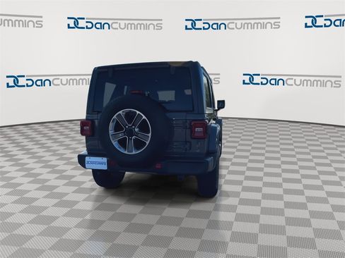 Used 2018 Jeep Wrangler Unlimited Sahara image 8