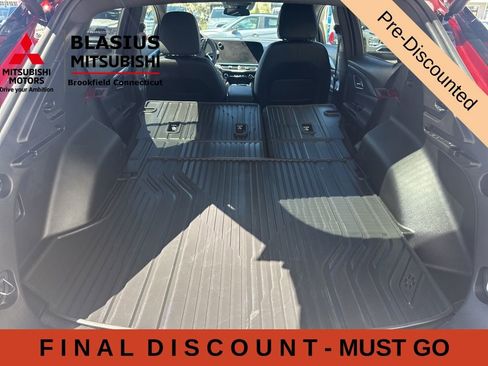 Used 2025 Chevrolet Equinox EV LT w/ Convenience Package FWD image 13