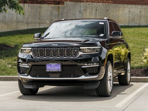 Used 2022 Jeep Grand Cherokee Summit AWD/4WD image 7