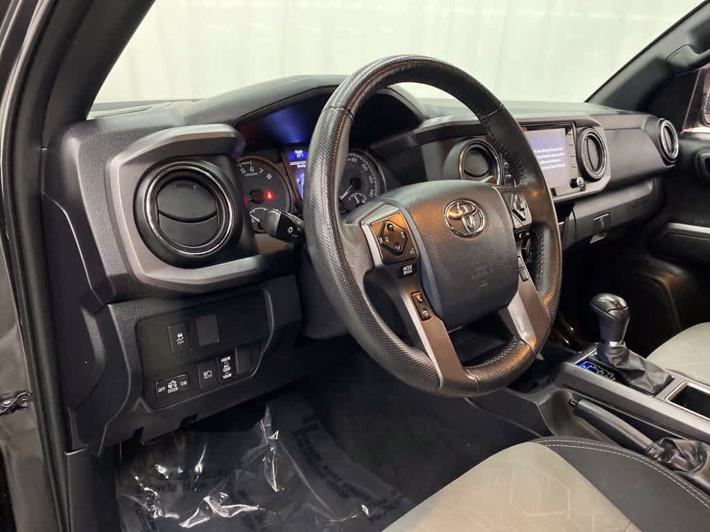 Used 2020 Toyota Tacoma TRD Off-Road AWD/4WD image 2