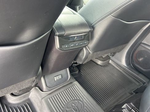 Used 2023 Toyota Highlander XSE image 14