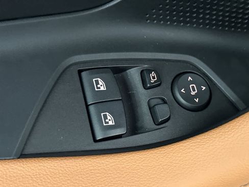 Used 2025 BMW 230i Coupe w/ Premium Package image 13