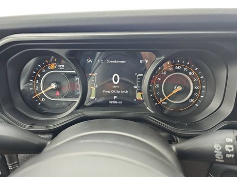 Used 2025 Jeep Wrangler Unlimited Rubicon AWD/4WD image 17