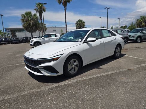 New 2026 Hyundai Elantra SE FWD image 2