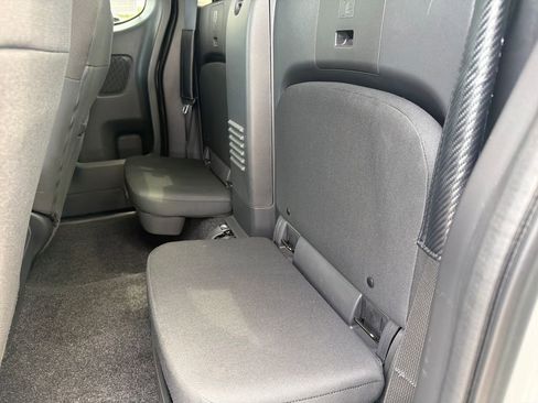 Used 2025 Nissan Frontier SV RWD image 16