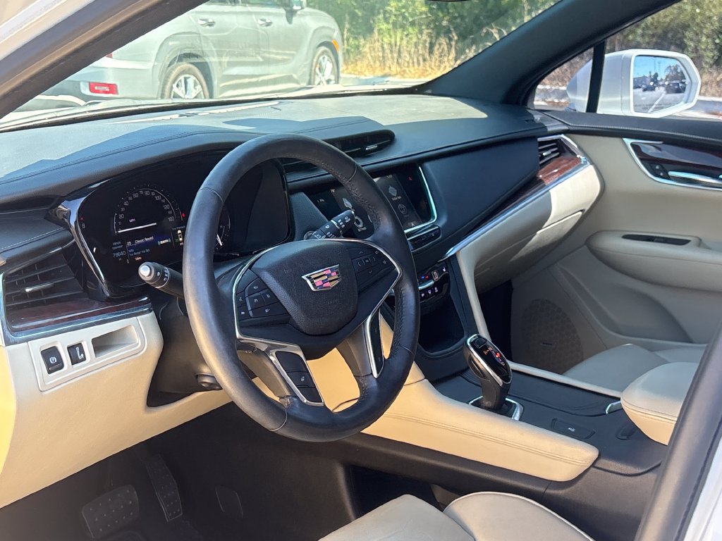 Used 2017 Cadillac XT5 Luxury w/ LPO, Wheel Lock Package FWD image 9