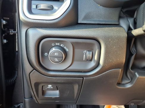 New 2026 RAM 1500 Express AWD/4WD image 16