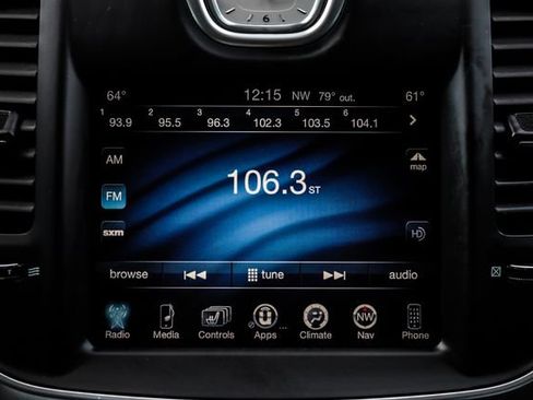 Used 2015 Chrysler 300 C RWD image 32