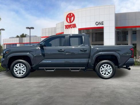 Used 2025 Toyota Tacoma SR5 AWD/4WD image 8