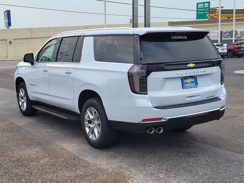 New 2026 Chevrolet Suburban Premier image 3