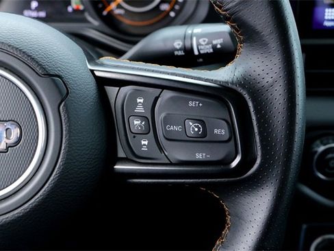 Used 2025 Jeep Gladiator Mojave image 12