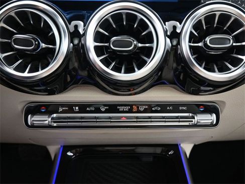 New 2025 Mercedes-Benz GLB 250 image 4