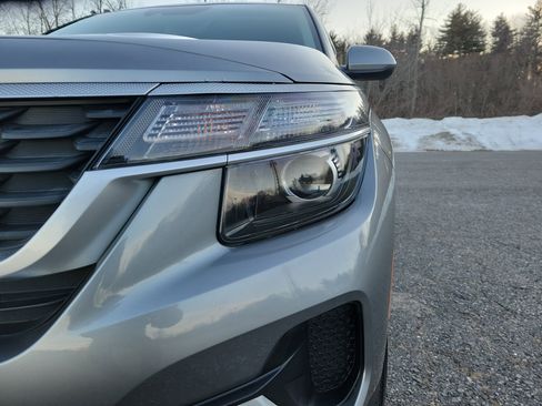 Used 2023 Kia Seltos LX image 9