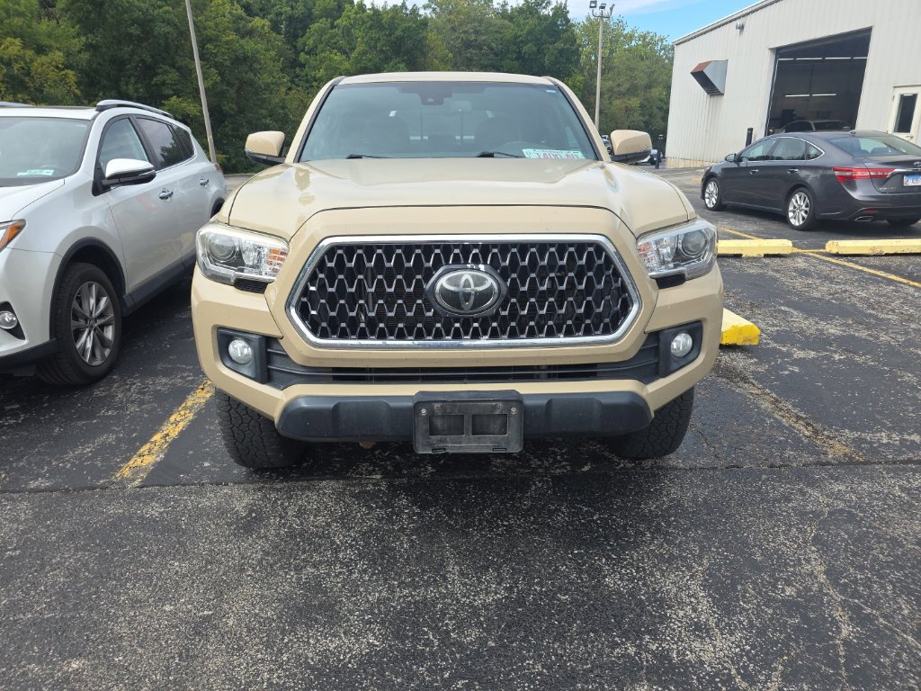 Used 2018 Toyota Tacoma TRD Off-Road AWD/4WD image 2