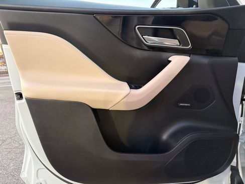 Used 2020 Jaguar F-PACE Premium image 14