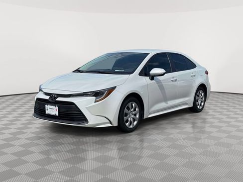Used 2025 Toyota Corolla LE w/ Convenience Package FWD image 3