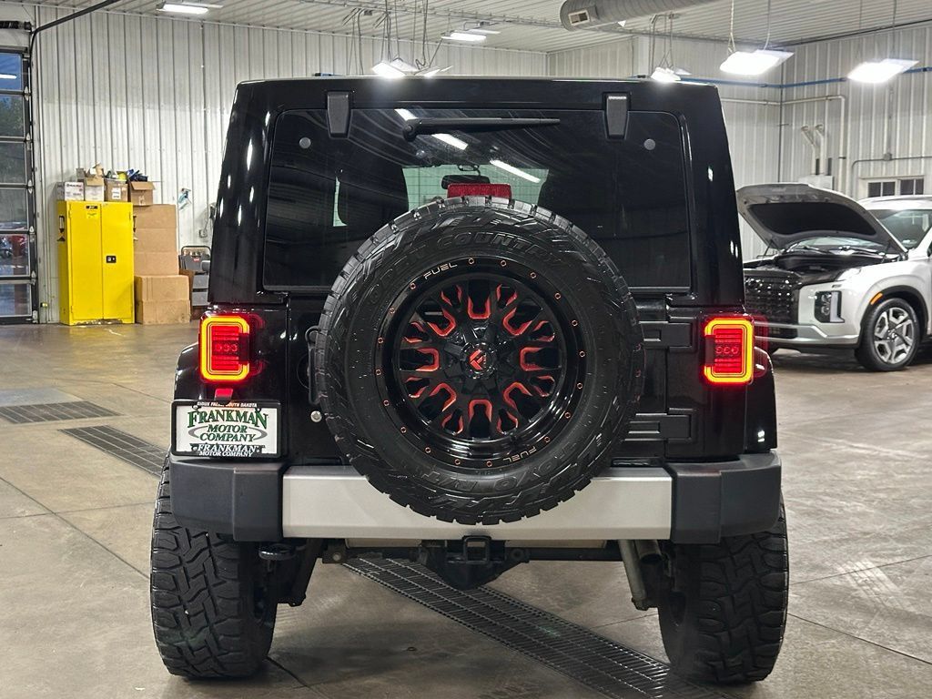 Used 2015 Jeep Wrangler Unlimited Sahara w/ Connectivity Group AWD/4WD image 36