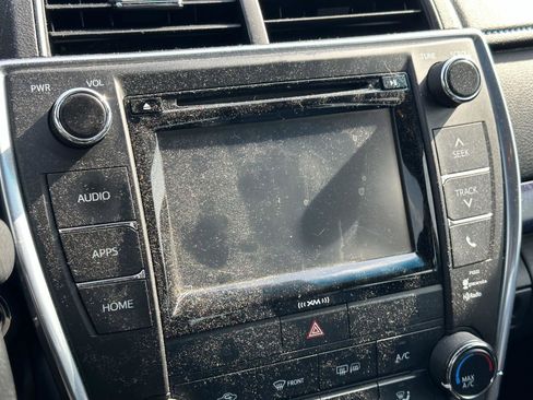 Used 2016 Toyota Camry SE image 12