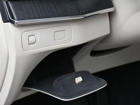 Used 2020 Volvo XC90 T5 Momentum w/ Protection Package image 14