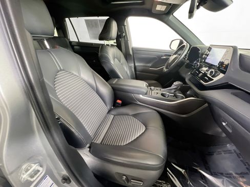 Used 2021 Toyota Highlander XSE image 29