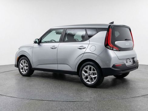 Used 2025 Kia Soul LX w/ LX Technology Package FWD image 6