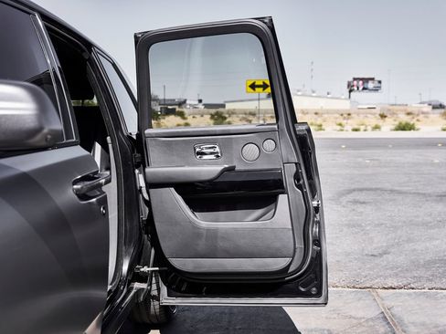 Used 2020 Rolls-Royce Cullinan AWD/4WD image 31