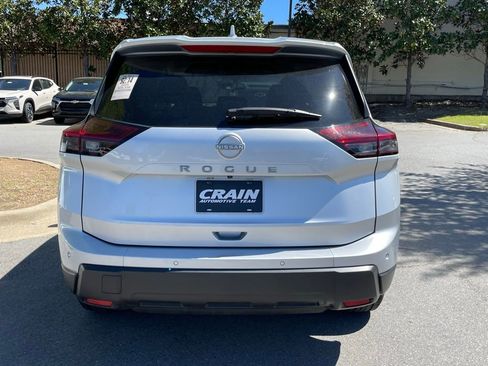 Used 2025 Nissan Rogue SV FWD image 6