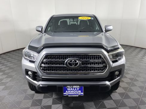 Used 2016 Toyota Tacoma TRD Off-Road w/ Towing Package AWD/4WD image 10