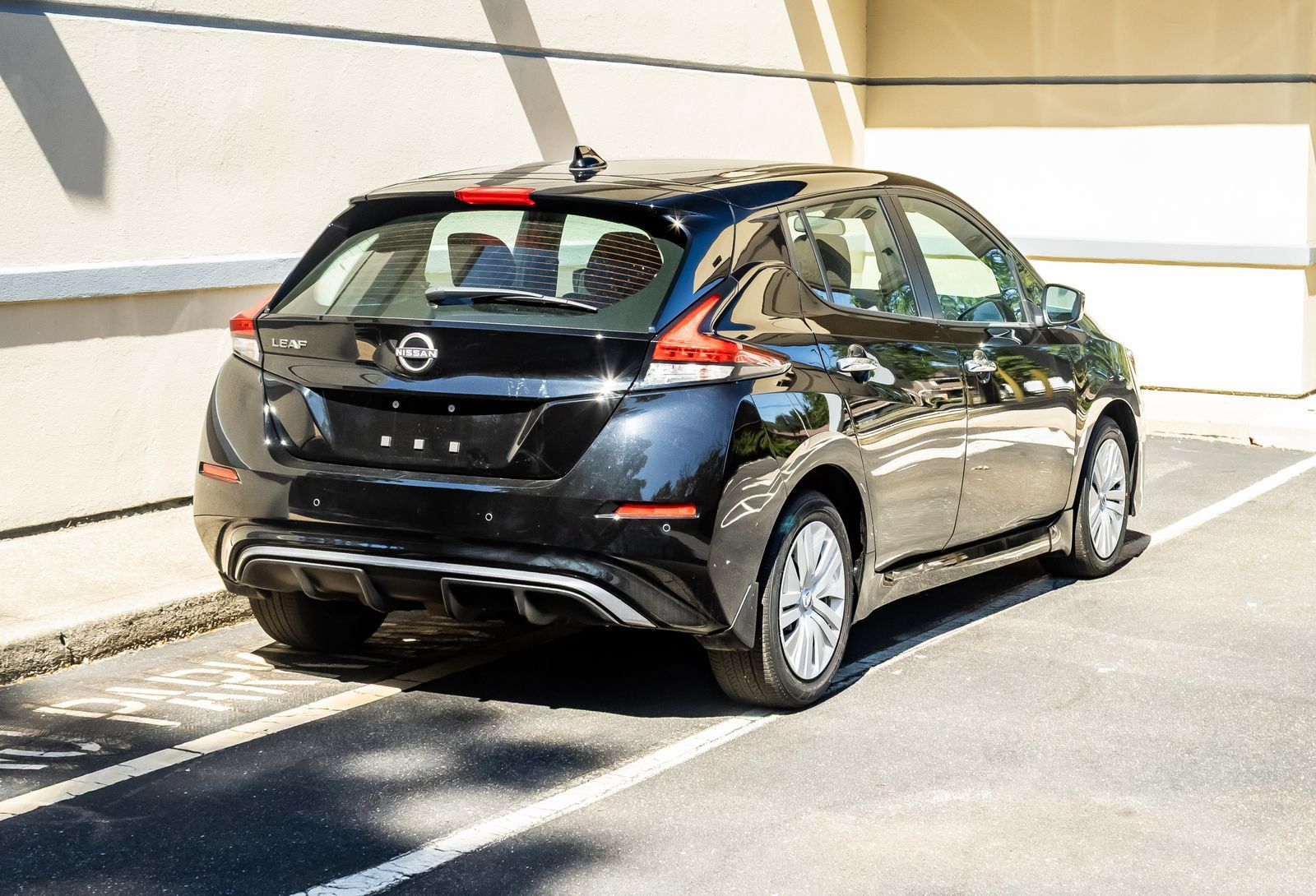 Used 2025 Nissan Leaf S FWD image 7