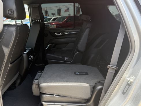 Used 2023 GMC Yukon Denali RWD image 13